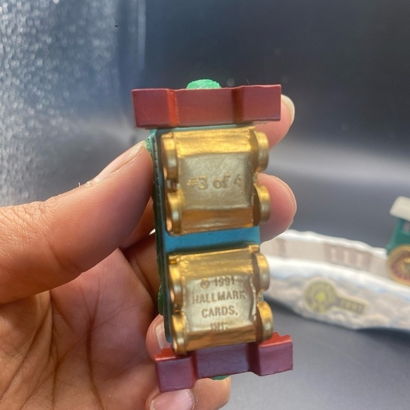 5 PC IN BOXES HALLMARK ORNAMENT TRAIN SET CLAUS & CO R.R. 1991 w Train Trestle - Picture 7 of 12